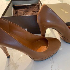 Tan leather Gucci Nappa Charlotte Pumps, sz 39